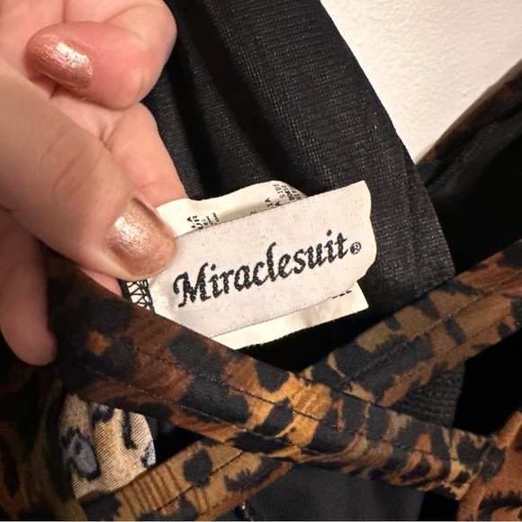 Miraclesuit Me-wow Oceanus Leopard Print One Piece Wrap Front Swimsuit Size 16D - Picture 6 of 7